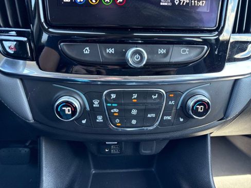 Used 2021 Chevrolet Traverse LT w/ LT Premium Package image 23