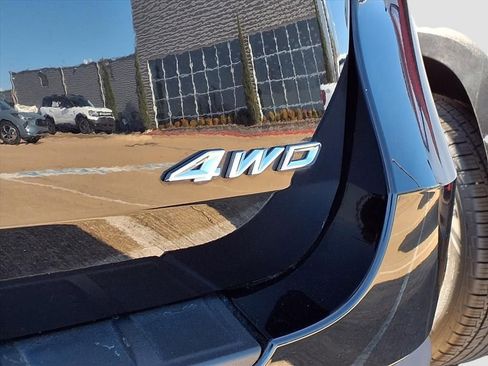 Used 2025 Ford Explorer ST-Line w/ ST-Line Street Pack image 28