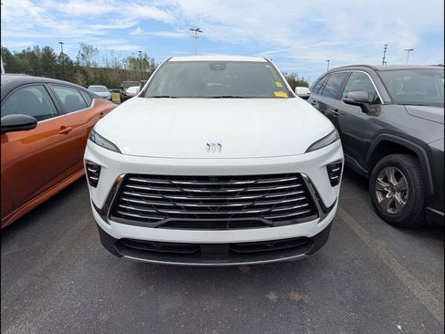 Used 2025 Buick Enclave Preferred image 3