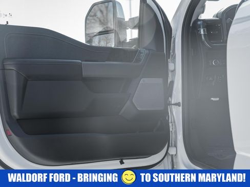 Used 2025 Ford F350 Lariat w/ Chrome Package image 46