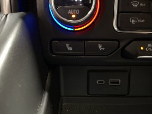 Used 2023 Chevrolet Suburban LT image 34