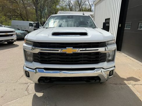 Used 2024 Chevrolet Silverado 2500 LT w/ Convenience Package AWD/4WD image 3