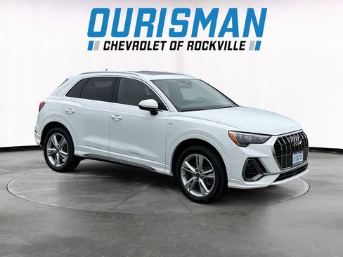 Used 2022 Audi Q3 2.0T Premium w/ Convenience Package AWD/4WD image 1