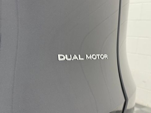 Used 2021 Tesla Model Y Long Range image 9