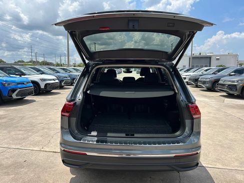 Certified 2023 Volkswagen Tiguan SE w/ Panoramic Sunroof Package FWD image 47