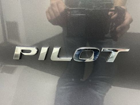 Used 2021 Honda Pilot Elite image 32