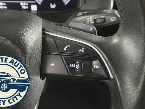 Used 2019 Audi Q8 Prestige w/ Luxury Package image 13