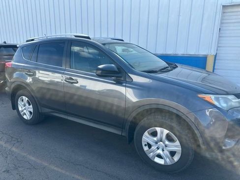 Used 2014 Toyota RAV4 LE AWD/4WD image 2