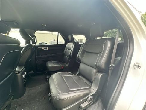 Used 2020 Ford Explorer XLT w/ Equipment Group 202A AWD/4WD image 26