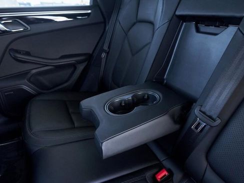 Used 2024 Porsche Macan image 20