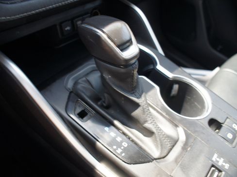 Used 2021 Toyota Highlander XLE FWD image 12