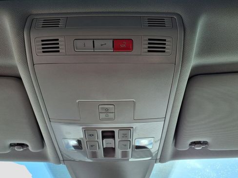 Used 2021 Volkswagen Tiguan SEL image 26