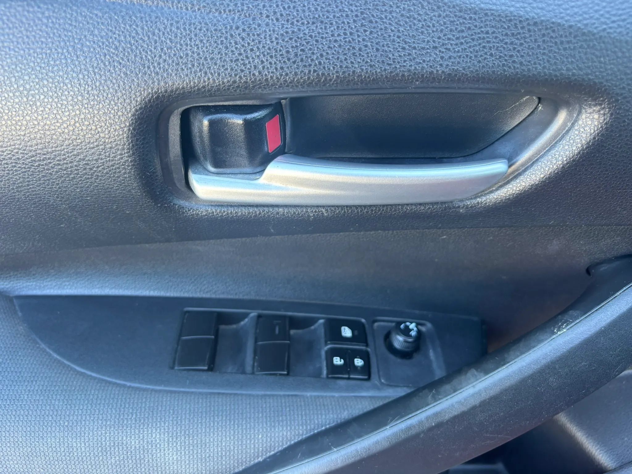 Used 2020 Toyota Corolla LE FWD image 16