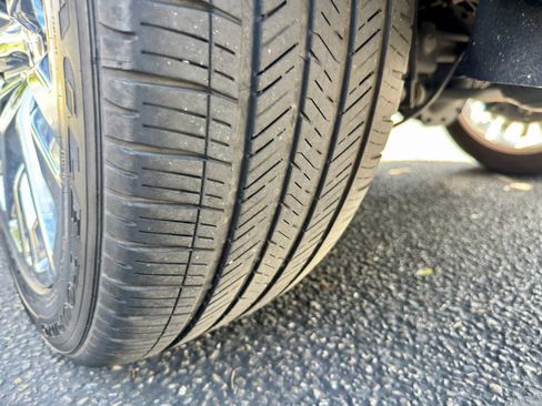 Used 2017 Cadillac Escalade Luxury image 19