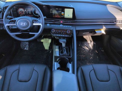 Certified 2025 Hyundai Elantra Limited image 16