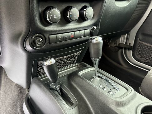 Used 2014 Jeep Wrangler Unlimited Sahara w/ Max Tow Package AWD/4WD image 18