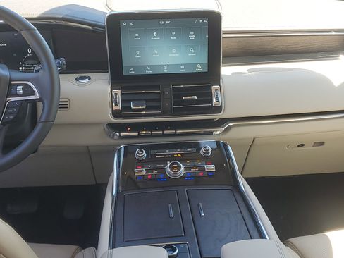 Used 2021 Lincoln Navigator Reserve w/ Luxury Package AWD/4WD image 18