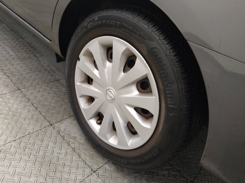 Used 2015 Nissan Versa SV FWD image 31