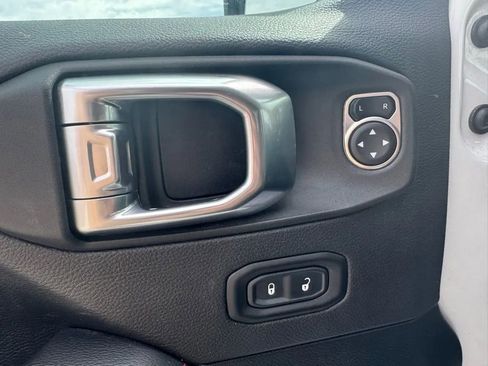 Used 2023 Jeep Gladiator Rubicon w/ Cold Weather Group image 12