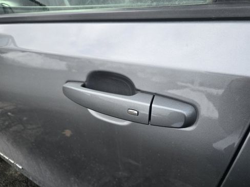 Used 2024 GMC Terrain SLE image 21