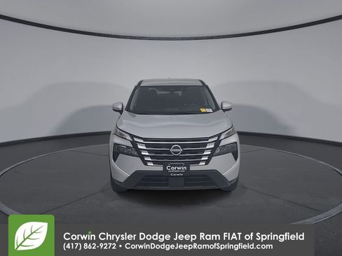 Used 2025 Nissan Rogue SV image 5