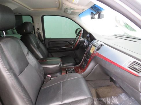 Used 2007 Cadillac Escalade EXT w/ Information Package image 10