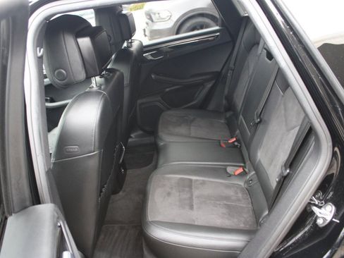 Used 2018 Porsche Macan image 25