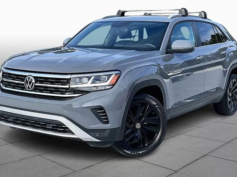 Used 2022 Volkswagen Atlas Cross Sport SE image 1