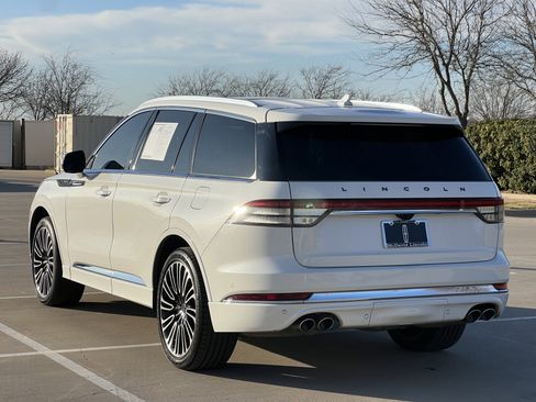 Used 2022 Lincoln Aviator Black Label w/ Class IV Trailer Tow Package image 7
