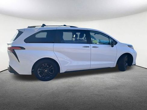Certified 2025 Toyota Sienna XSE image 15