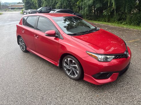 Used 2017 Toyota Corolla iM w/ All-Weather Mat Package FWD image 5