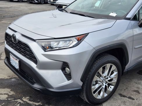 Used 2021 Toyota RAV4 XLE Premium image 19