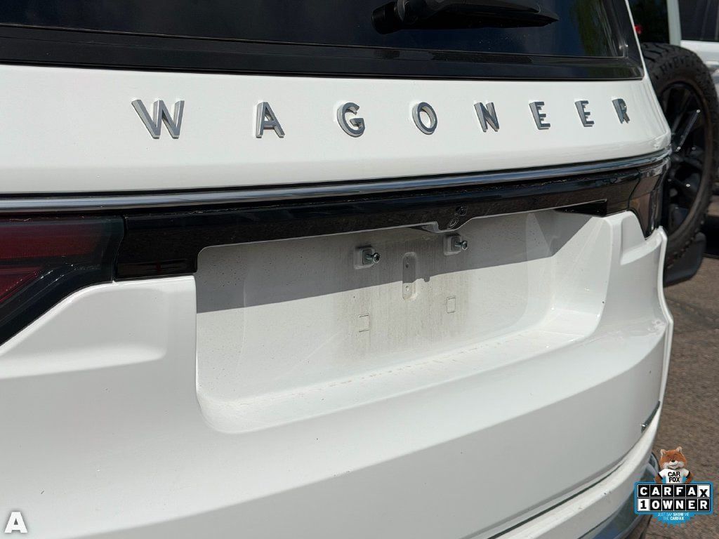 Used 2024 Jeep Wagoneer L Series II w/ Flexible Seating Group RWD image 8