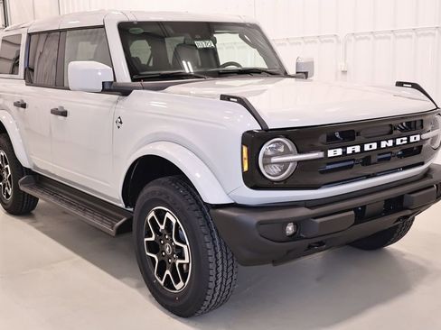 New 2026 Ford Bronco Outer Banks AWD/4WD image 3