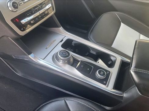 Used 2022 Ford Explorer XLT w/ Equipment Group 202A image 19