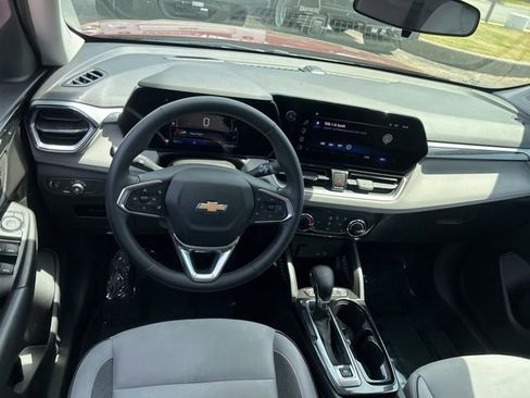 Used 2024 Chevrolet TrailBlazer LT w/ LT Cold Weather Package FWD image 26