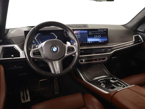 Used 2024 BMW X7 xDrive40i w/ Executive Package image 2