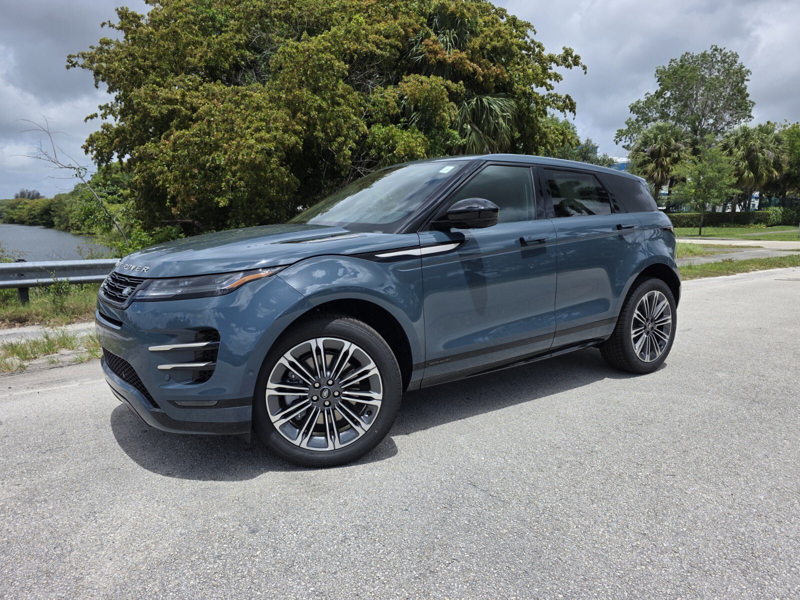 Used 2026 Land Rover Range Rover Evoque Hoxton AWD/4WD image 1