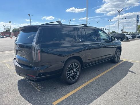 Used 2025 Cadillac Escalade ESV Sport Platinum AWD/4WD image 5