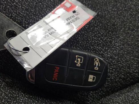 Used 2025 RAM ProMaster 2500 w/ U-Haul Equipment Group FWD image 17