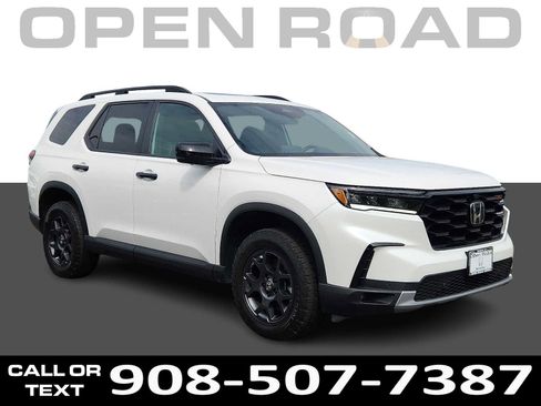 Certified 2023 Honda Pilot TrailSport image 1