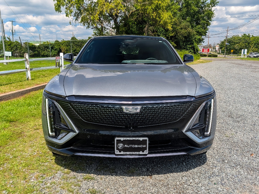 Used 2024 Cadillac Lyriq Sport AWD/4WD image 2