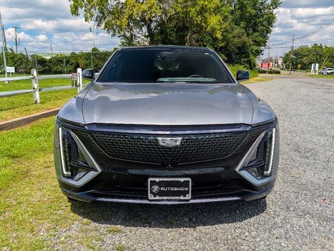 Used 2024 Cadillac Lyriq Sport AWD/4WD image 2