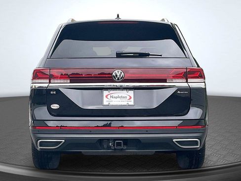 Used 2025 Volkswagen Atlas SE AWD/4WD image 4