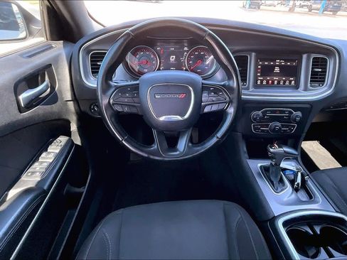 Used 2019 Dodge Charger SXT image 6