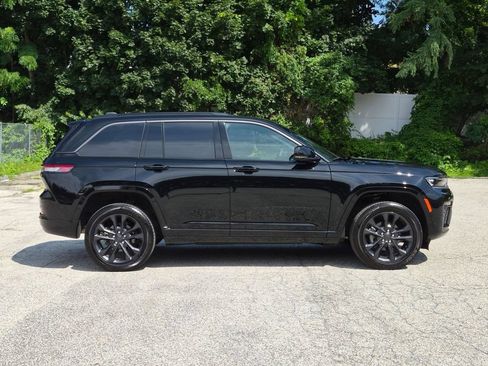 Used 2026 Jeep Grand Cherokee Limited AWD/4WD image 2