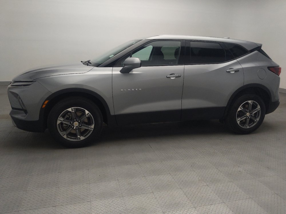 Used 2025 Chevrolet Blazer LT FWD image 2