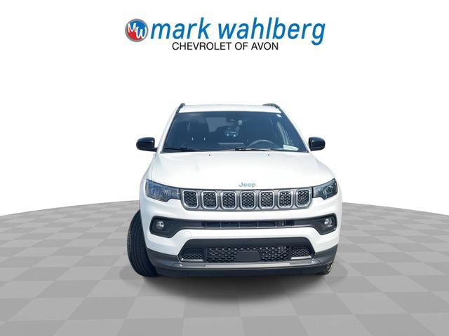 Used 2024 Jeep Compass Latitude AWD/4WD image 3