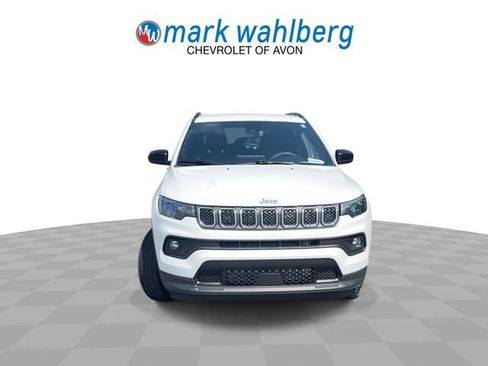 Used 2024 Jeep Compass Latitude AWD/4WD image 3