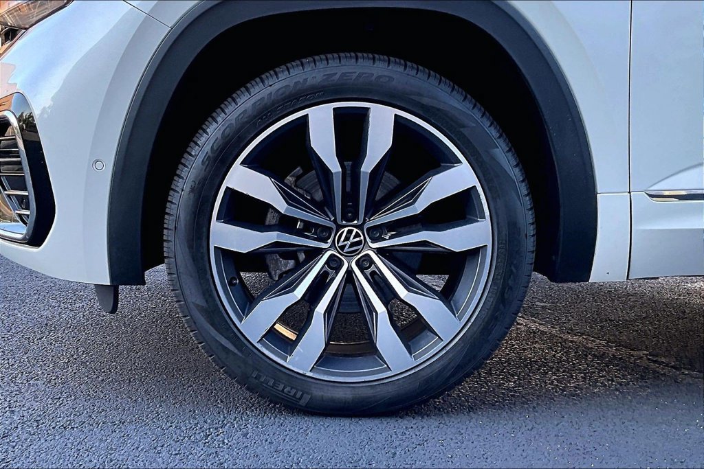 Used 2022 Volkswagen Atlas Cross Sport SEL Premium R-Line AWD/4WD image 9